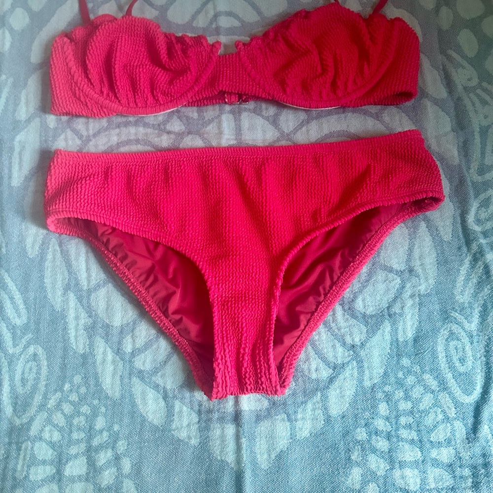 Dippin' Daisy's Vibrant Pink Balconette Crinkle Stretch Bikini Set - Picture 2 of 8